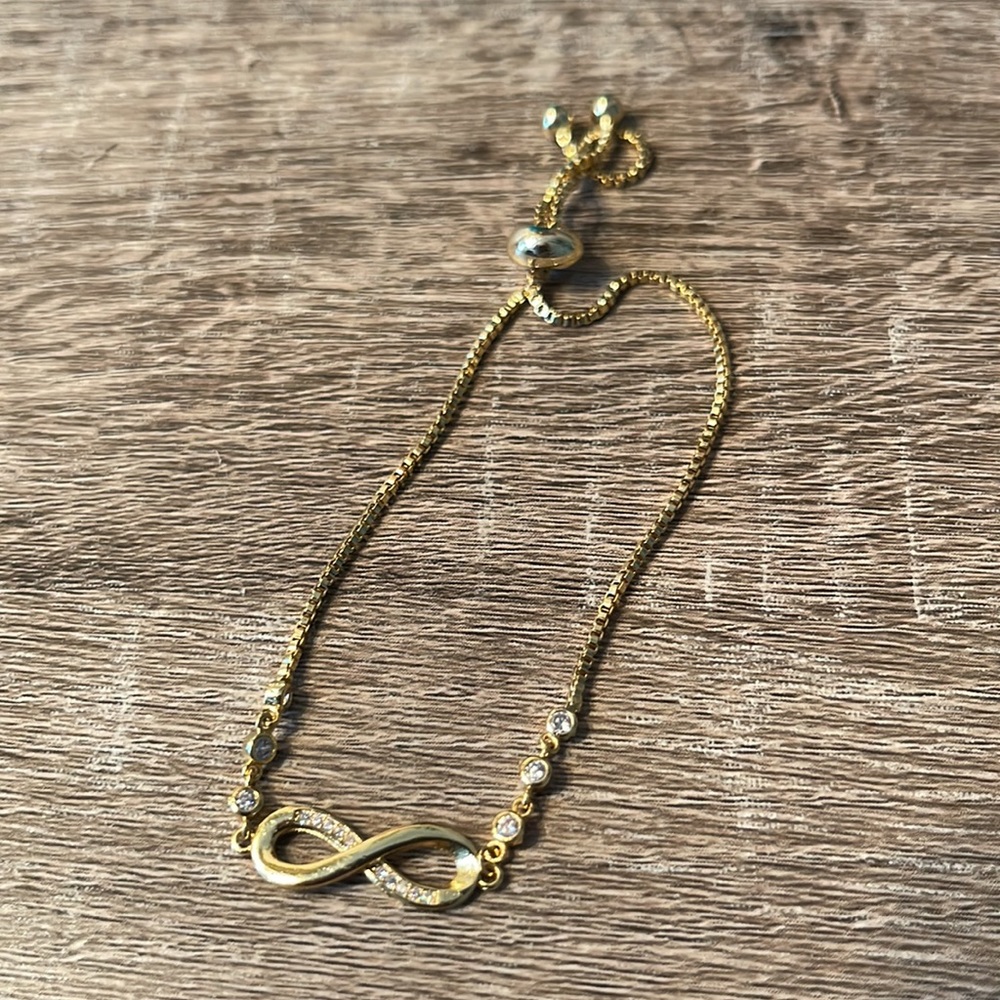 Gold Infinity bracelet with CZ sparkly stones NWOT Toggle adjustable